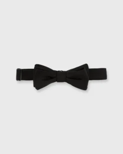 Straight Bow Tie In Black Silk Faille